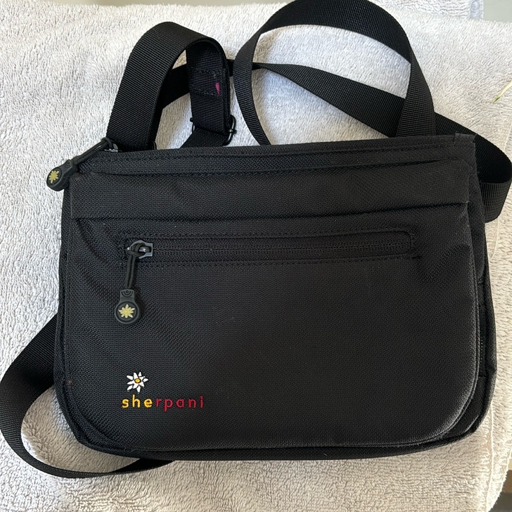 Sherpani small bag